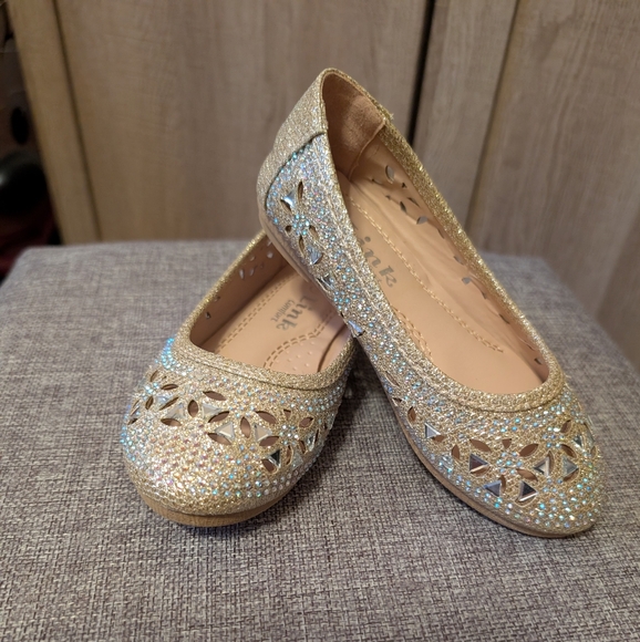 Elegant Gold Glitter Ballet Flats - Picture 1 of 3